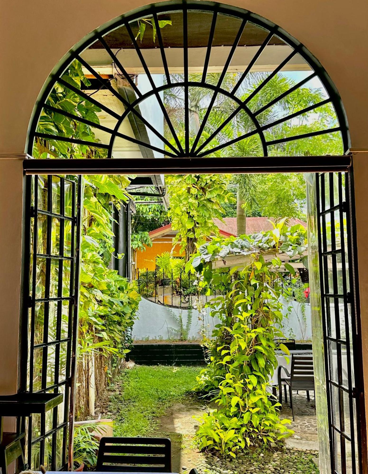 Fernando'S Hotel Sorsogon Dış mekan fotoğraf